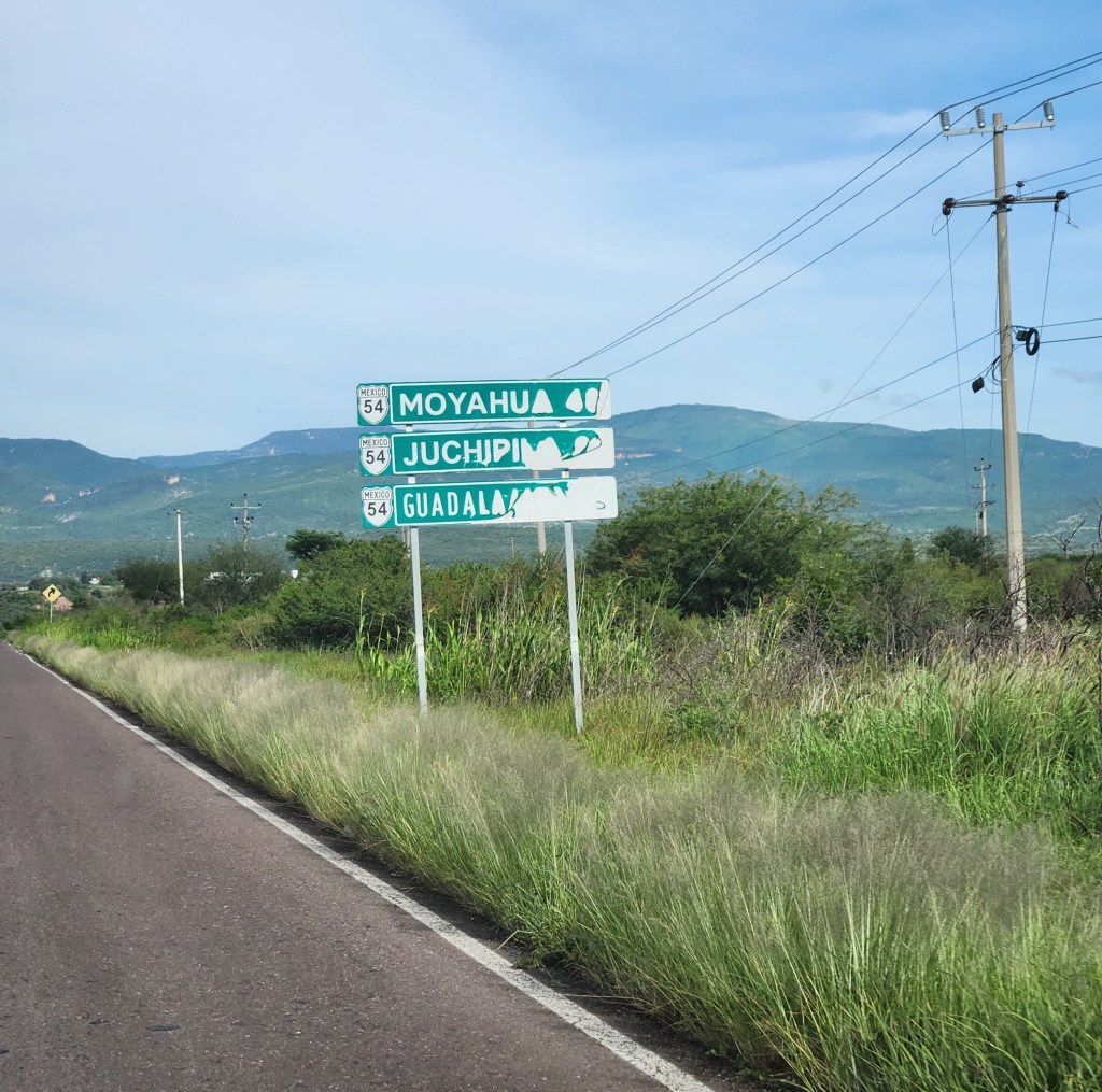 Partially faded signage on the way to La Mezquitera Sur.